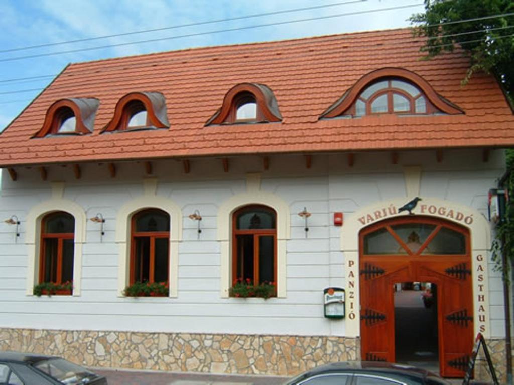 波尔曹乌鸦酒店 陶波尔曹 外观 照片